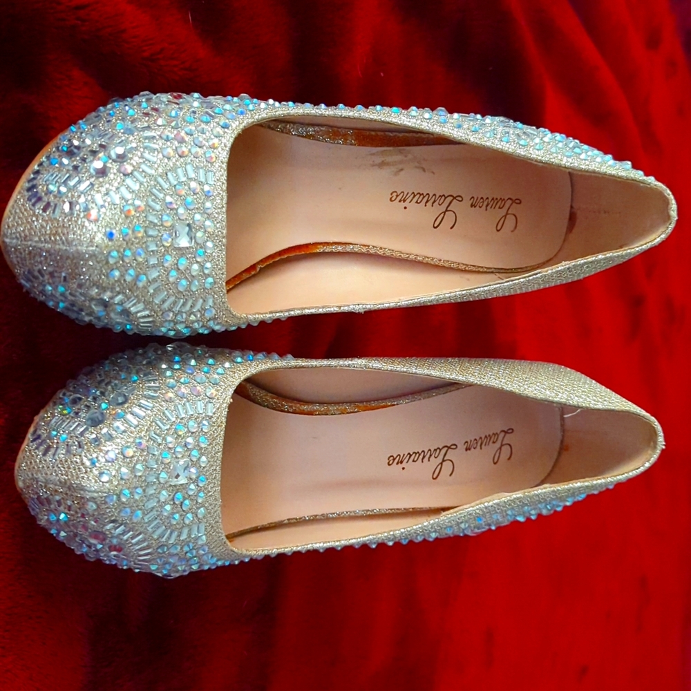 Lauren Lorraine Diamond Sparkly Closed Toe Pumps